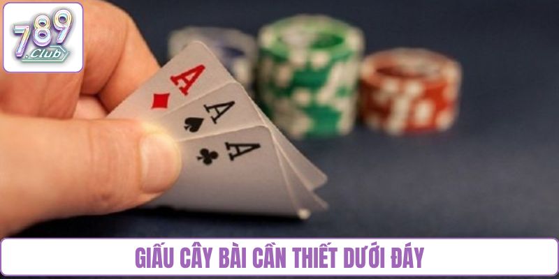 Giấu cây bài cần thiết dưới đáy